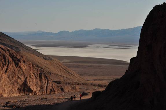 Magnífica vista da Badwater Basin, ponto mais baixo do continente, no Death Valley National Park, na Califórnia - EUA